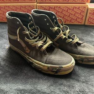 NEW sweet Vans Camo Sk8s